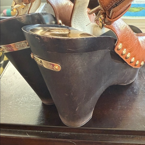 Michael Kors Tan Leather Slingback Sandals Heels Gold Designer sz 9 shoes camel - Picture 8 of 10